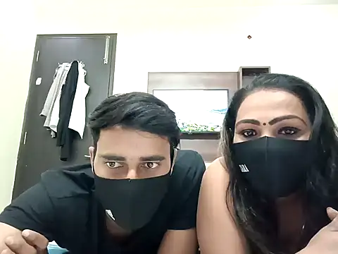 Snapshot of horny_milf_couple chatting on October 2025 01:34:01 PM horny milf couple online show from October 2025 01:34:01 PM