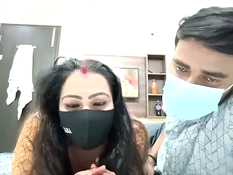 Snapshot of horny_milf_couple chatting on October 2025 06:20:02 PM horny milf couple online show from October 2025 06:20:02 PM