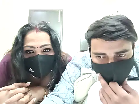 horny milf couple online show from November 2025 05:56:01 PM