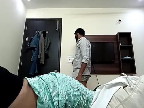 horny milf couple online show from November 2025 06:23:02 PM