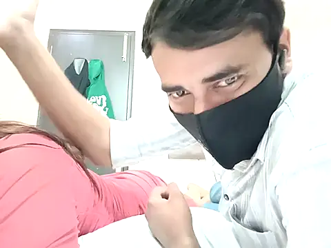 horny milf couple online show from November 2025 06:12:02 PM