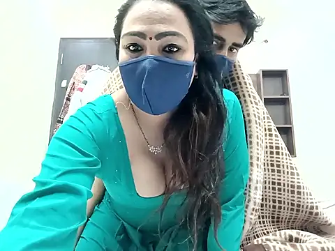 horny milf couple online show from January 2026 05:41:01 PM