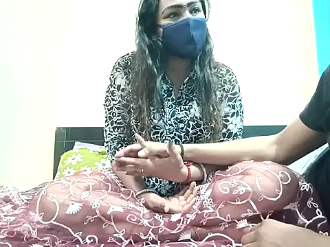 horny milf couple online show from February 2026 06:18:01 PM