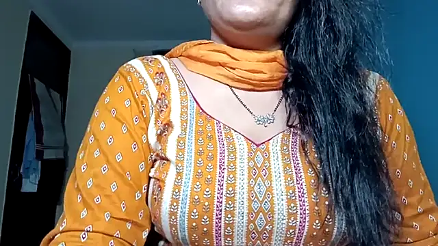 horny milf couple online show from April 2026 05:25:02 PM
