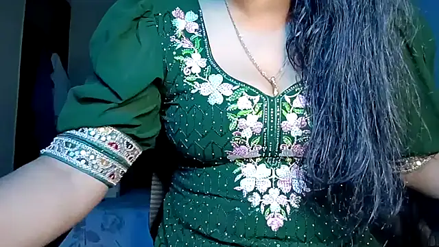 horny milf couple online show from May 2026 06:04:02 PM