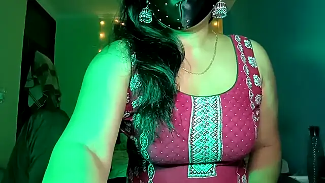 horny milf couple online show from April 2026 08:04:01 PM