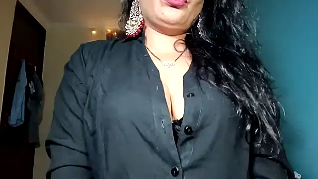 horny milf couple online show from April 2026 08:36:02 PM