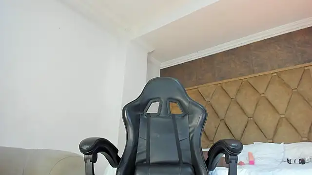 ScarletEvanss  online show from March 2026 11:24:01 AM