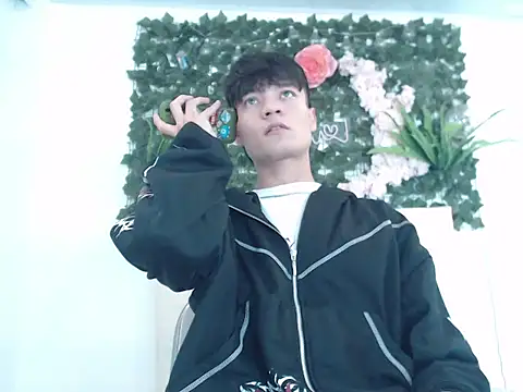 alex russo   online show from October 2025 04:15:02 PM