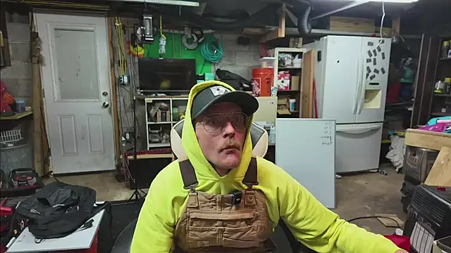 AverageMaleJay online show from December 2025 10:14:01 AM