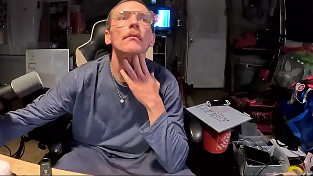 AverageMaleJay online show from November 2025 02:37:01 AM