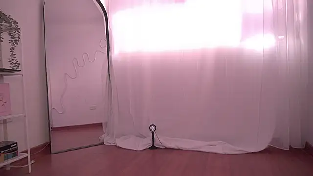 Snapshot of _issy chatting on October 2025 02:16:01 PM issy online show from October 2025 02:16:01 PM