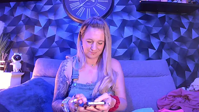 Delichieuse5 online show from March 2025 08:37:02 PM