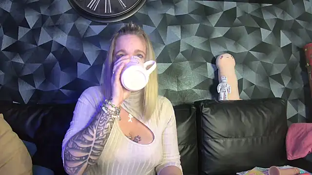 Delichieuse5 online show from November 2025 09:03:02 PM