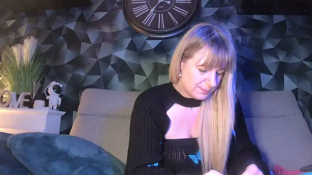 Delichieuse5 online show from February 2025 08:36:01 PM