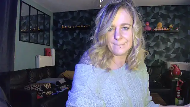 Delichieuse5 online show from February 2026 08:18:01 PM