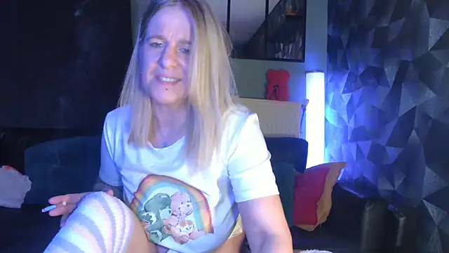 Delichieuse5 online show from February 2026 09:01:01 PM