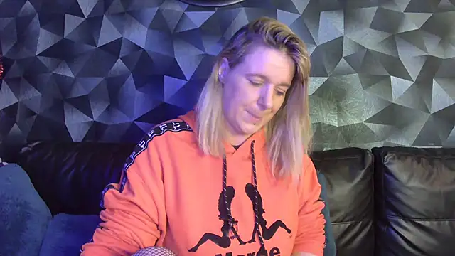 Delichieuse5 online show from November 2025 08:34:01 PM