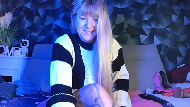 Delichieuse5 online show from February 2025 08:56:01 PM