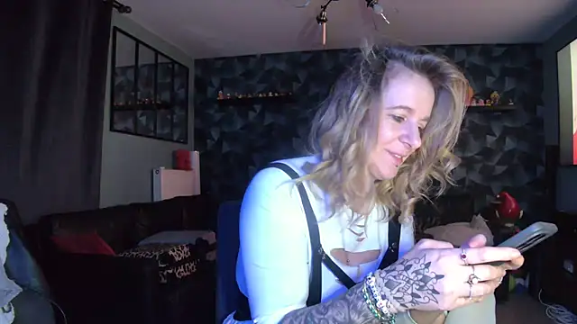 Delichieuse5 online show from February 2026 08:30:02 PM