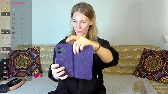 Snapshot of Amalia_Mio chatting on November 2025 07:57:01 AM Amalia Mio online show from November 2025 07:57:01 AM