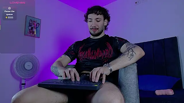 angel kyrozz online show from February 2026 07:05:01 PM