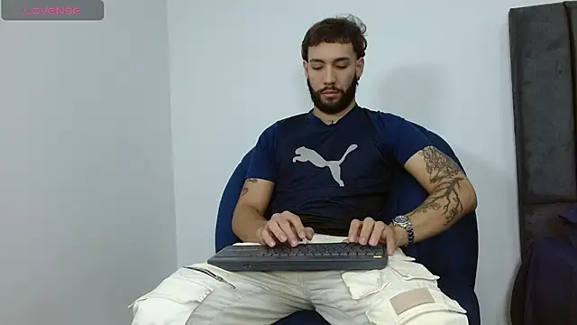 angel kyrozz online show from November 2025 09:30:02 PM