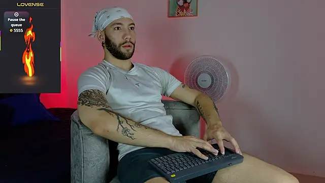 angel kyrozz online show from March 2026 07:10:01 PM