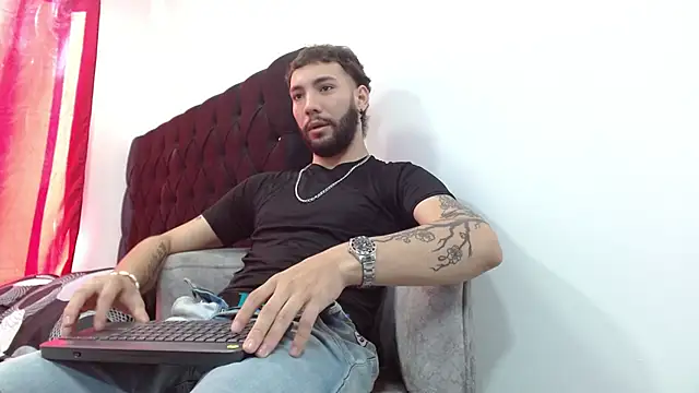 angel kyrozz online show from October 2025 07:36:01 PM