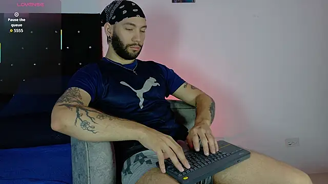 angel kyrozz online show from March 2026 06:42:01 PM