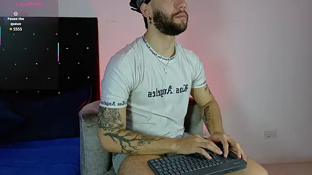 angel kyrozz online show from March 2026 07:03:02 PM