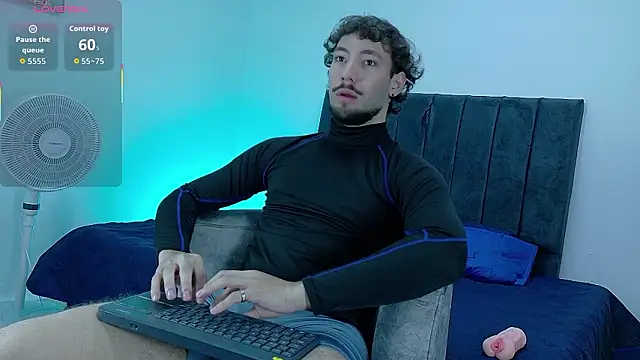 angel kyrozz online show from February 2026 07:10:01 PM