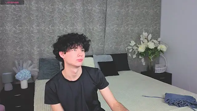 Cute Mike online show from December 2025 04:50:02 PM