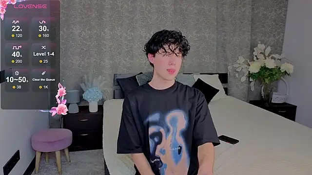 Cute Mike online show from November 2025 07:58:02 PM