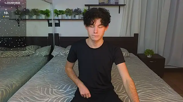 Cute Mike online show from November 2025 04:54:01 PM