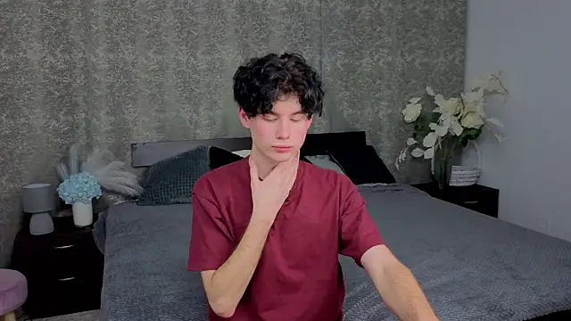 Cute Mike online show from November 2025 07:58:01 PM