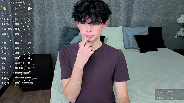 Cute Mike online show from November 2025 07:52:02 PM