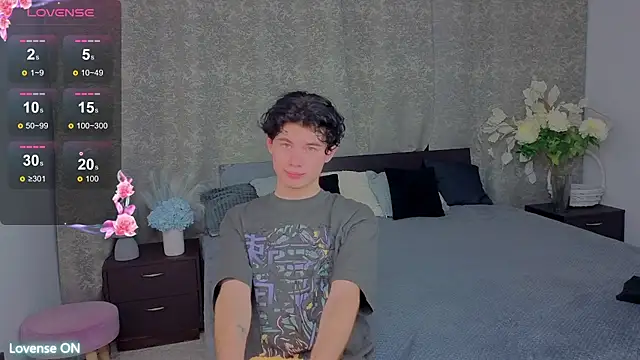 Cute Mike online show from November 2025 05:14:02 PM