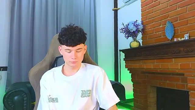 Cute Mike online show from February 2026 12:46:01 PM