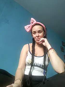 Stefaniyaxq online show from October 2025 09:39:01 AM