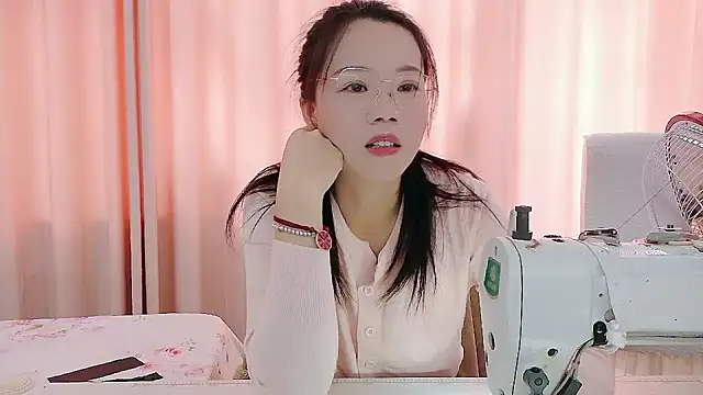 Snapshot of CCOO520 chatting on October 2025 06:14:01 AM CCOO520 online show from October 2025 06:14:01 AM