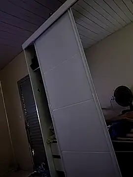 IncomingEssence478 online show from November 2025 11:00:02 AM