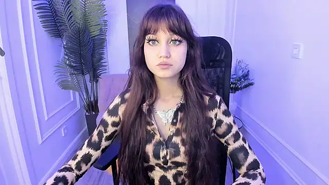 TiffanyYounge online show from November 2025 07:19:01 PM