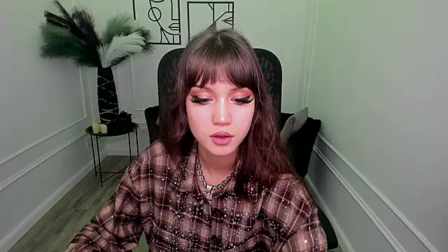 TiffanyYounge online show from November 2025 04:12:02 AM