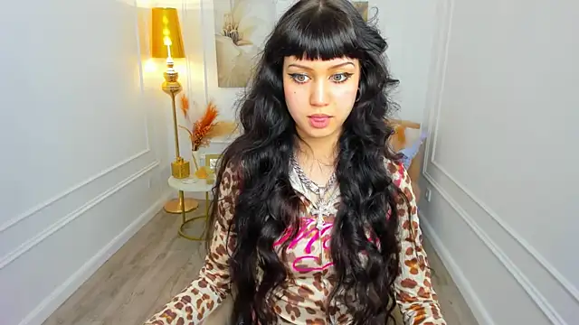 TiffanyYounge online show from April 2026 12:11:01 PM