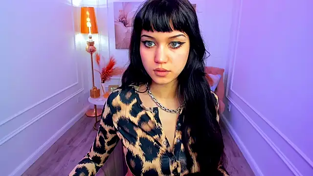 TiffanyYounge online show from April 2026 12:18:02 PM