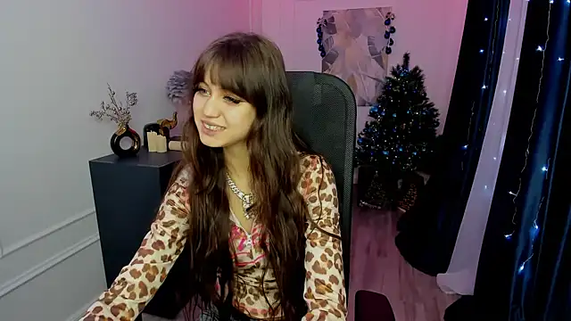 TiffanyYounge online show from December 2025 07:41:02 PM