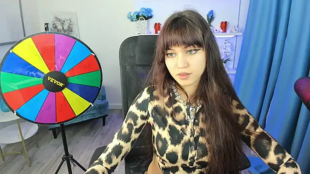 TiffanyYounge online show from November 2025 11:26:01 AM