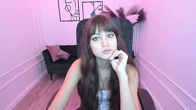 TiffanyYounge online show from November 2025 04:16:01 AM