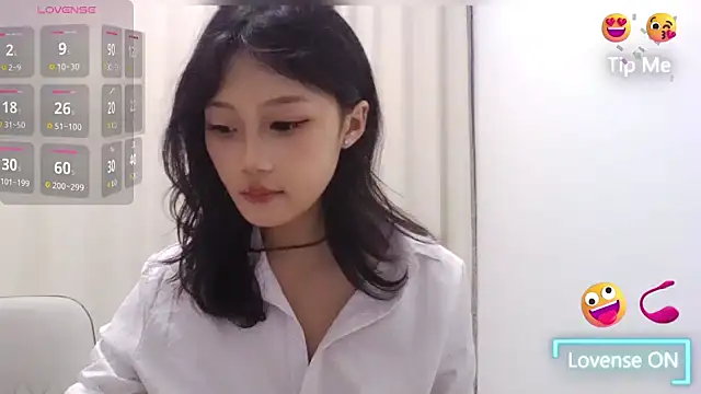 Snapshot of NINI1115 chatting on June 2026 01:19:02 PM NINI1115 online show from June 2026 01:19:02 PM